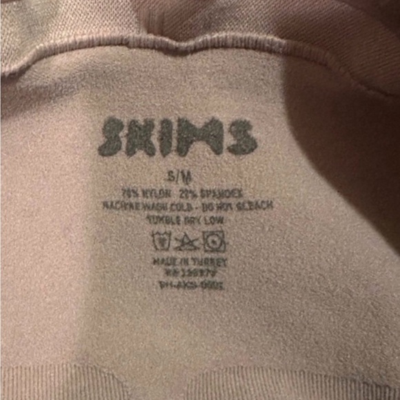 Skims - Picture 4 of 4